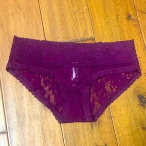 New Victoria’s Secret Lace Hiphugger purple panties Size small